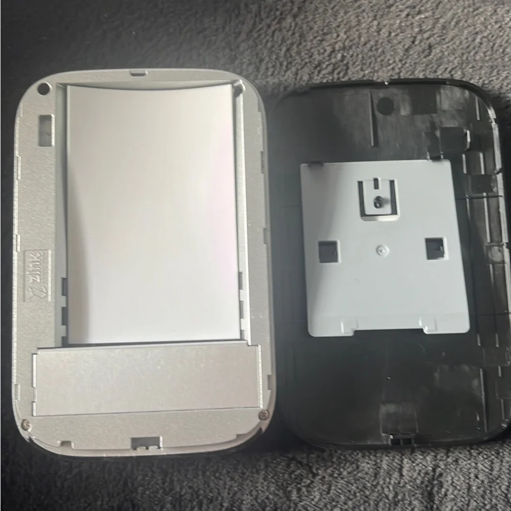 hp sprocket, comes with a few pieces of sticker paper, mini printer, no charger